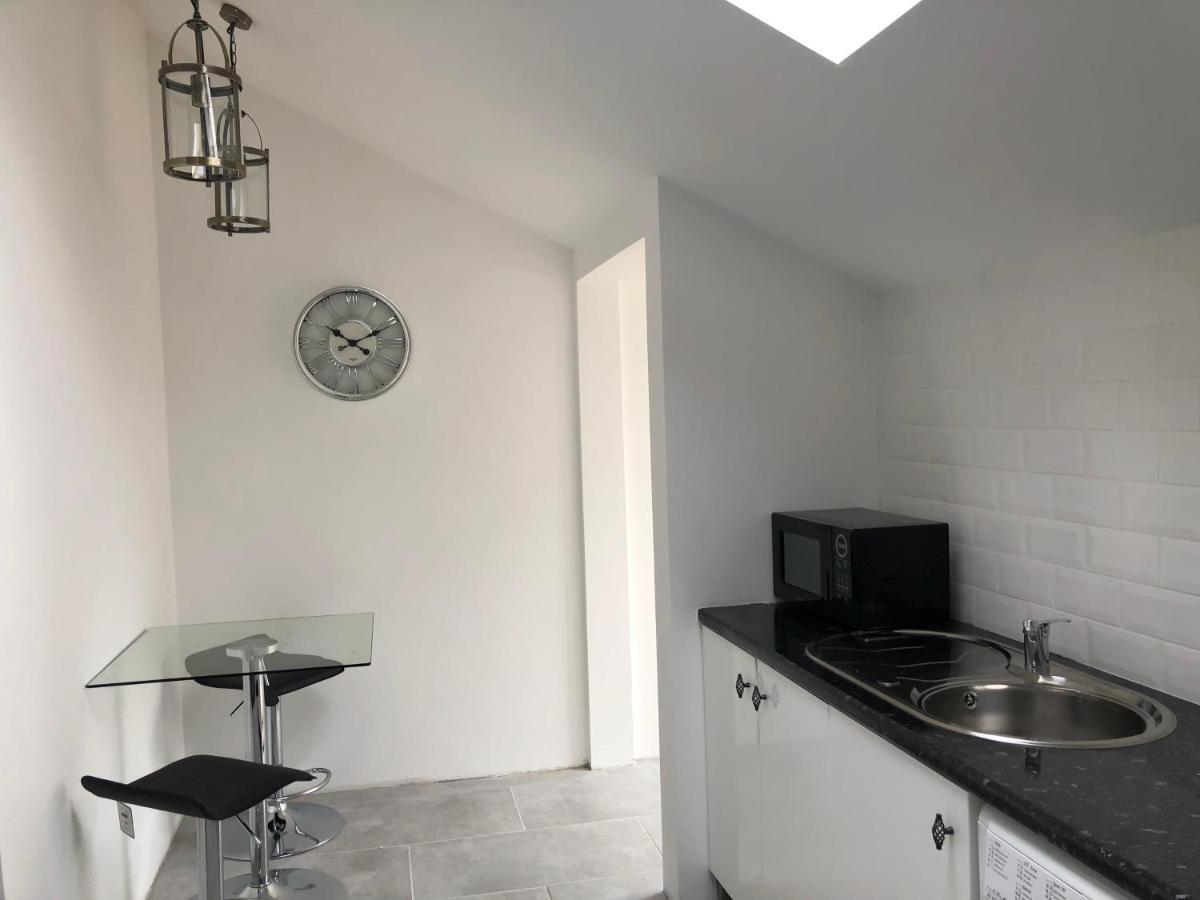 Grooms Cottage Outside Hot Tub Beith Esterno foto